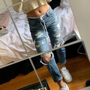 Low rise ripped jeans